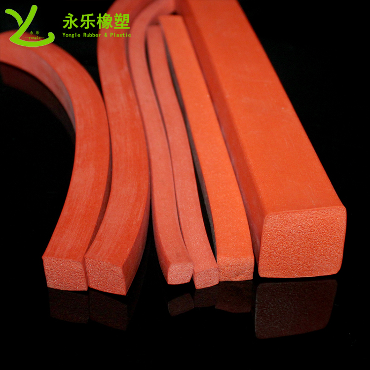 擠出防撞發(fā)泡硅膠條，阻燃發(fā)泡硅膠條，無氣味門窗發(fā)泡硅膠密封條